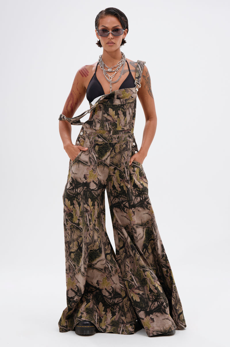 CARMINE CAMO OVERSIZED OVERALLS