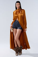 QUEEN TYPE BLOUSE